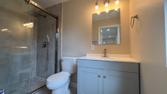 Building Photo - 39391 Tiburon Dr