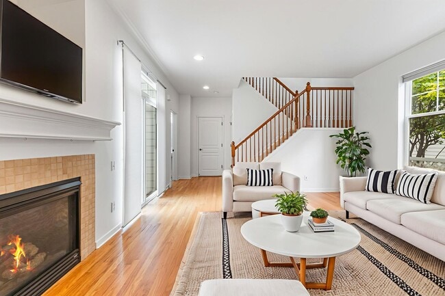 Building Photo - Gorgeous 3-Bed, 2.5-Bath Home With Great A...