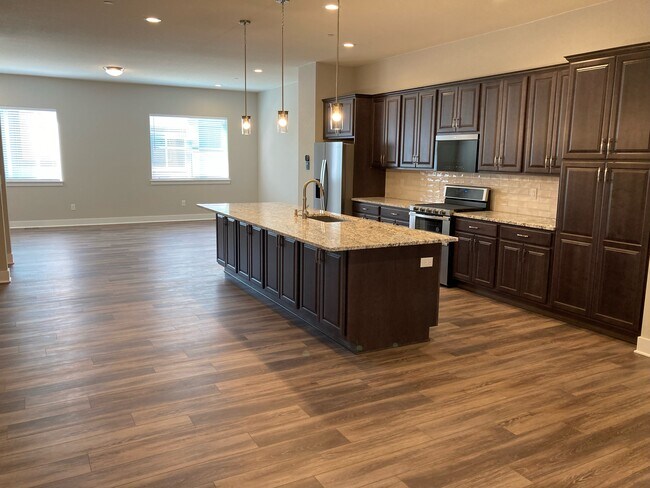 Foto del edificio - 820 Superior Dr