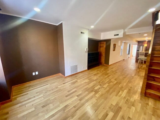 Building Photo - 4 bedrooms with roof deck and basement