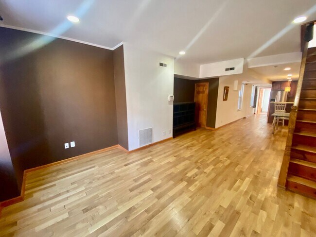 Foto del edificio - 4 bedrooms with roof deck and basement