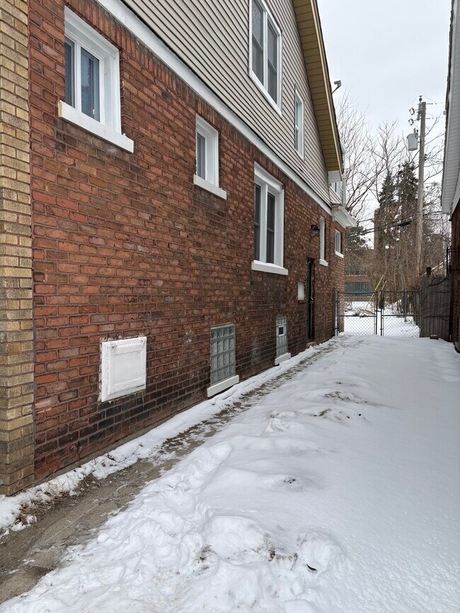 Building Photo - 15886 Northlawn St