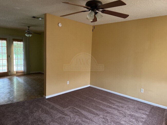 Building Photo - 820 Michelle Dr