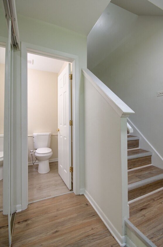 Foto principal - 2bd 1.5 ba 2 story townhome Palos Hills