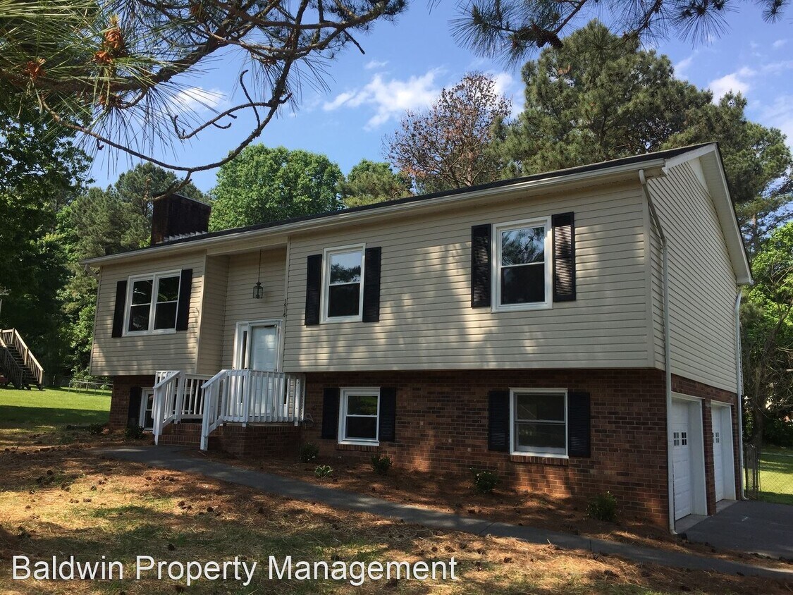 Foto principal - 3 br, 2 bath House - 1516 Royal Ridge Dr.