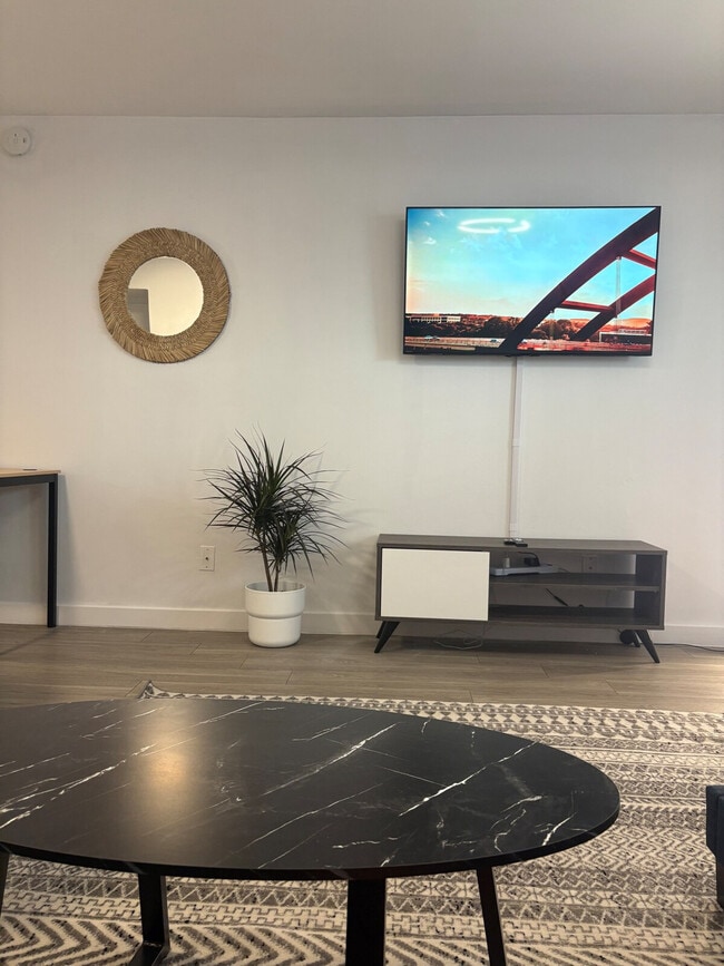 Foto del edificio - 3006 Stoneway Dr