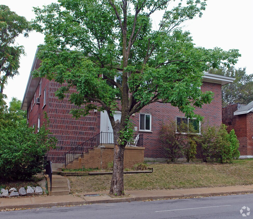 Building Photo - 3238 Morganford Rd