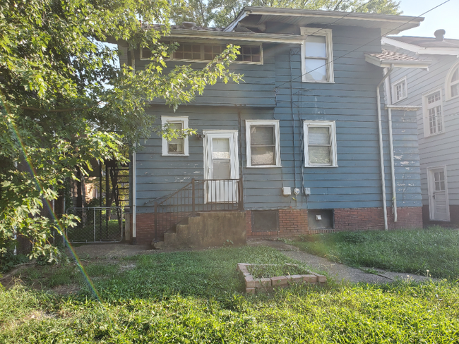Building Photo - 2212 Washington St E