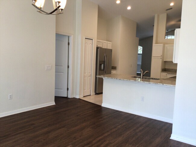 Foto del edificio - 715 Somerstone Dr