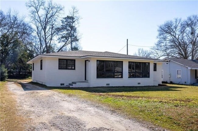 Building Photo - 5 bedroom/2bathroom home available 9/15 to...