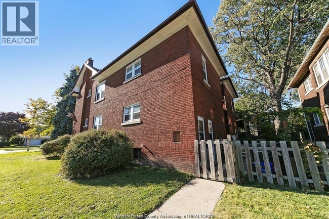 Building Photo - 1596 Victoria