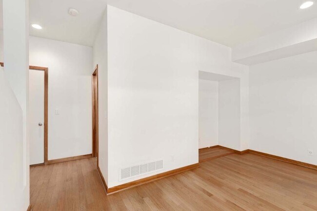 Building Photo - 120 Mathews St