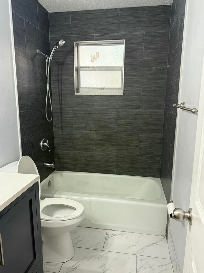 Foto del edificio - 1503 N J St