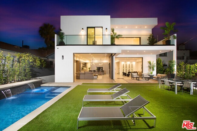 Foto del edificio - 12125 W SUNSET Blvd