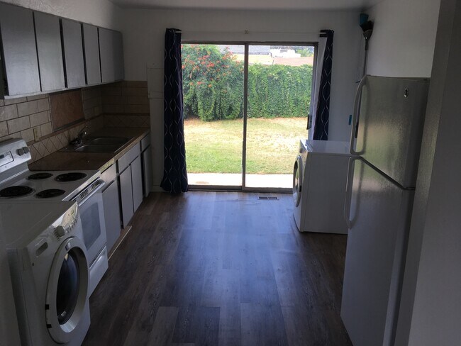 Foto del edificio - 375/377 N 760 W