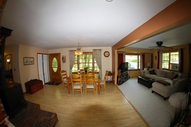 Foto del edificio - 309 Cedar Ln