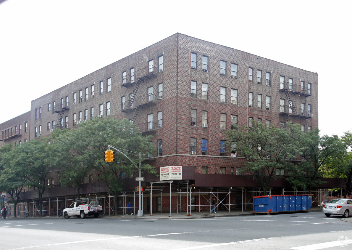 Primary Photo - Locust Apartments