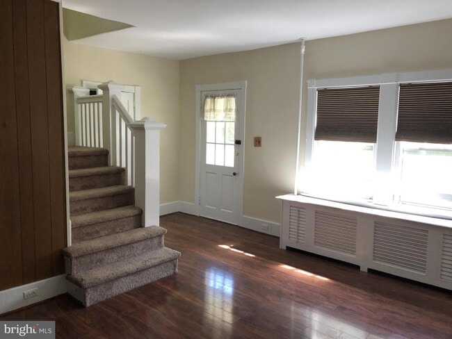 Building Photo - 803 Perkins Ln