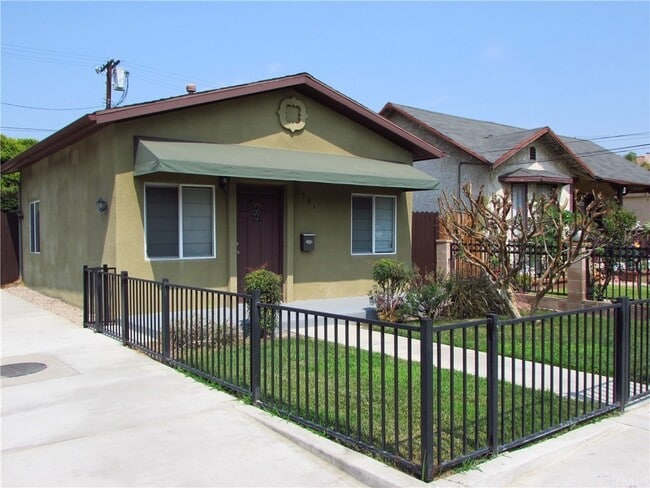 Building Photo - 1521 Grismer Ave
