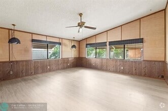 Building Photo - 939 Lytle St