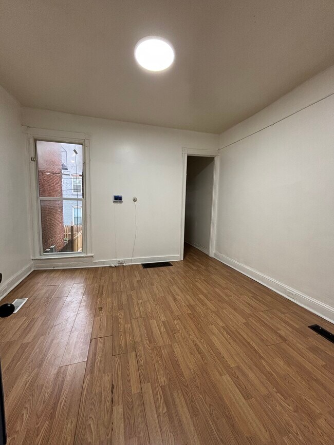 Foto del edificio - 292X Parkwood Ave