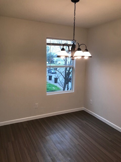 Building Photo - 1611 N Navidad St