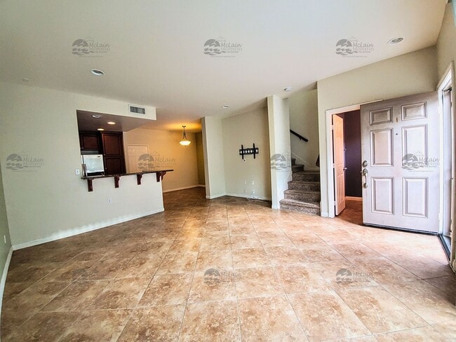 Building Photo - Fantastic Town home off of 76 with A/C.