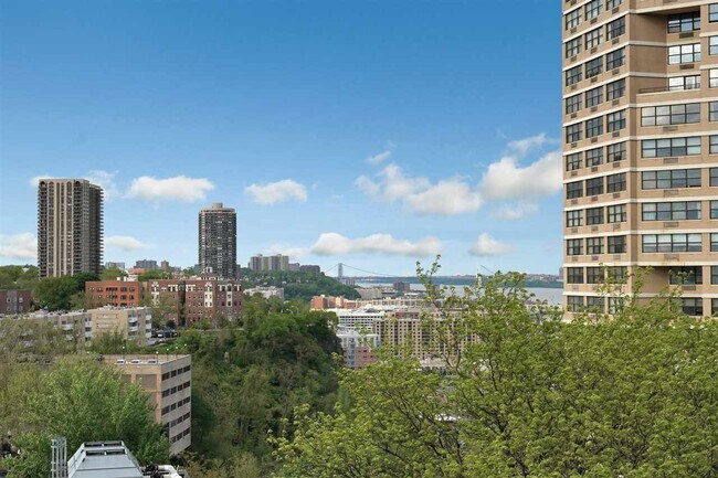 Foto del edificio - 7000 BLVD E