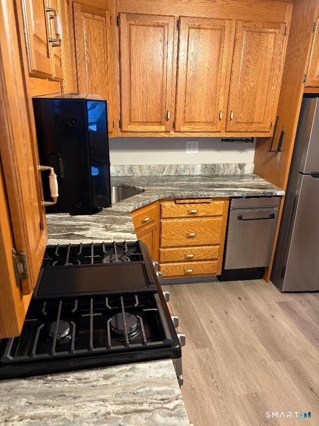 Building Photo - 65 Ingraham St