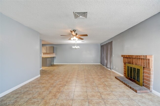 Building Photo - 4197 Laurel Park Ave