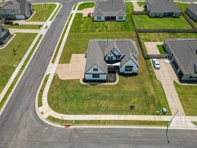 Building Photo - 6421 Wrenley Cv