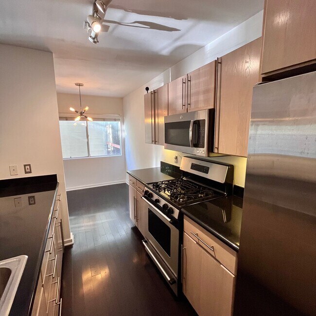 Foto del edificio - 330 S Barrington Ave