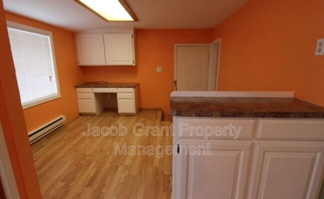 Building Photo - 215 Alpine Dr