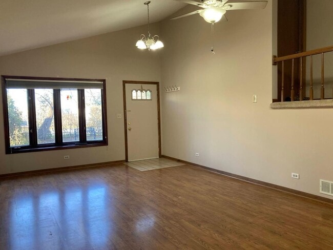 Building Photo - 305 River Glen Ave