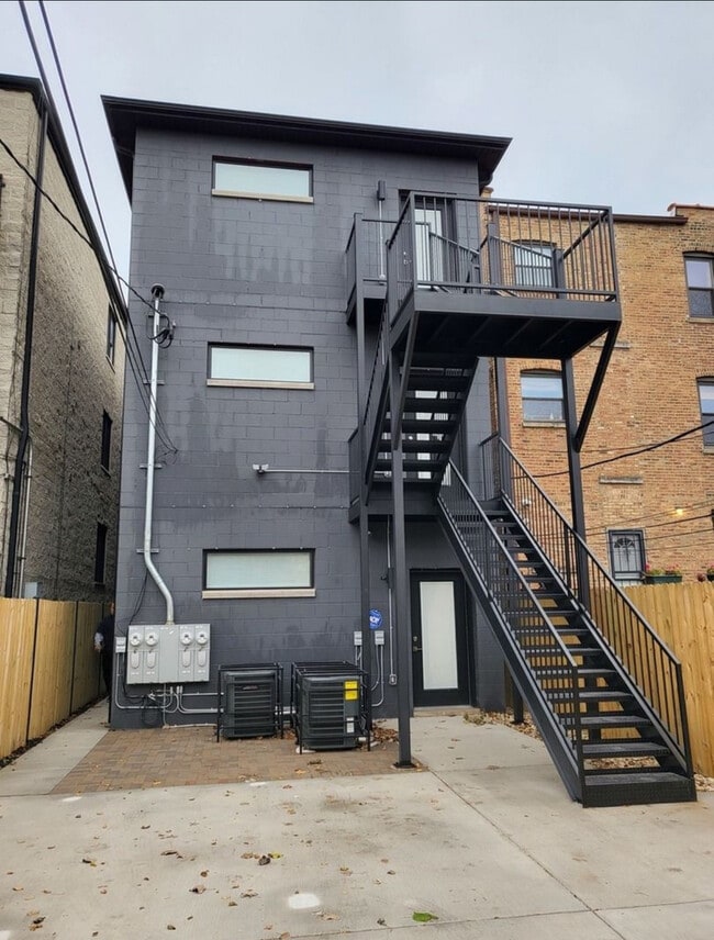 Building Photo - 4525 S Prairie Ave
