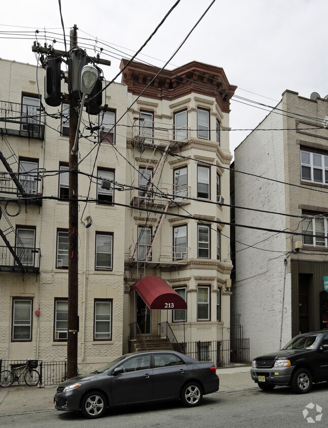 Primary Photo - 213 48th St