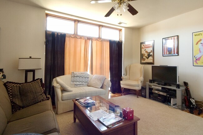 Foto del edificio - 2557 N Halsted St