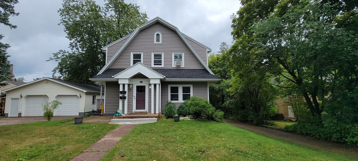 Primary Photo - 2320 E 2nd St