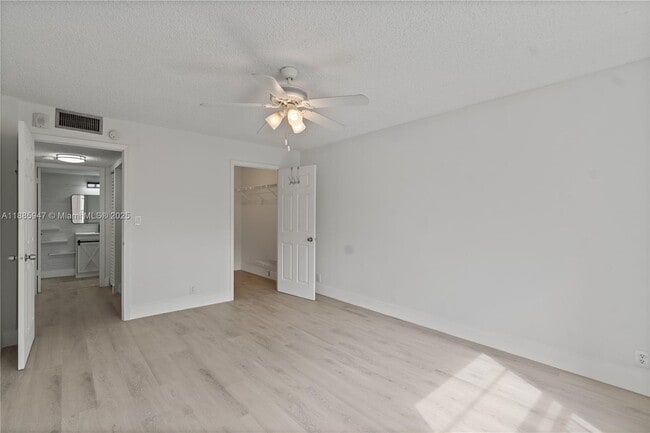 Building Photo - 8005 Lake Dr