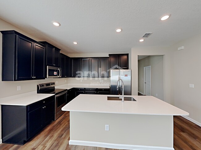 Building Photo - 245 Hemlock Pt