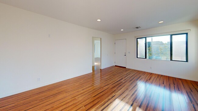 Building Photo - Beautiful 3BR/3BTH Spanish-Style Home in B...