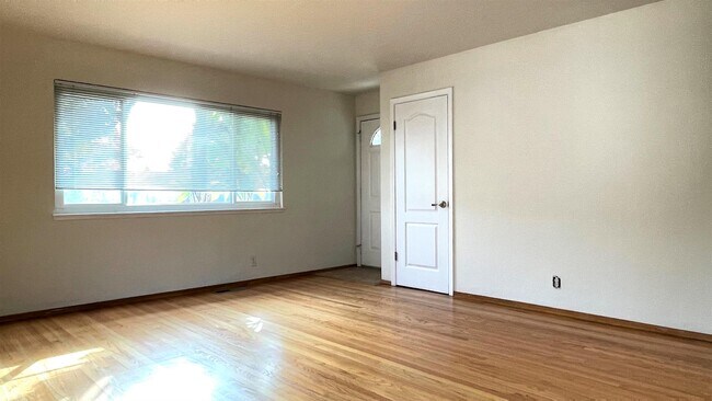 Foto del edificio - 1591 Heron Ave