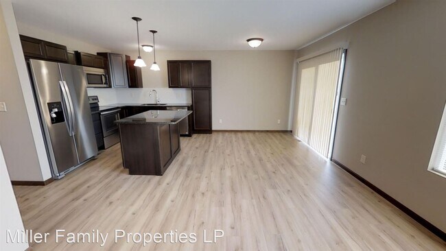 Building Photo - 4 br, 3.5 bath House - 711 Deer Haven