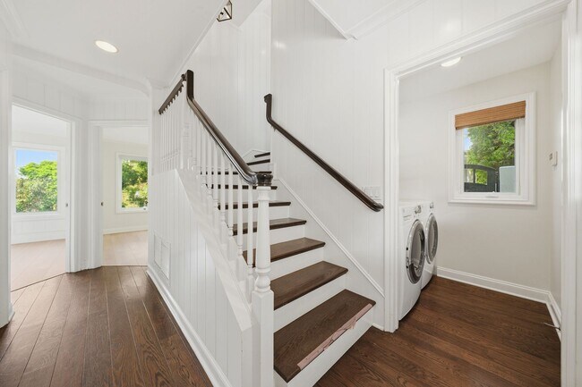 Building Photo - Premier Location in Corona Del Mar for 12-Month Lease