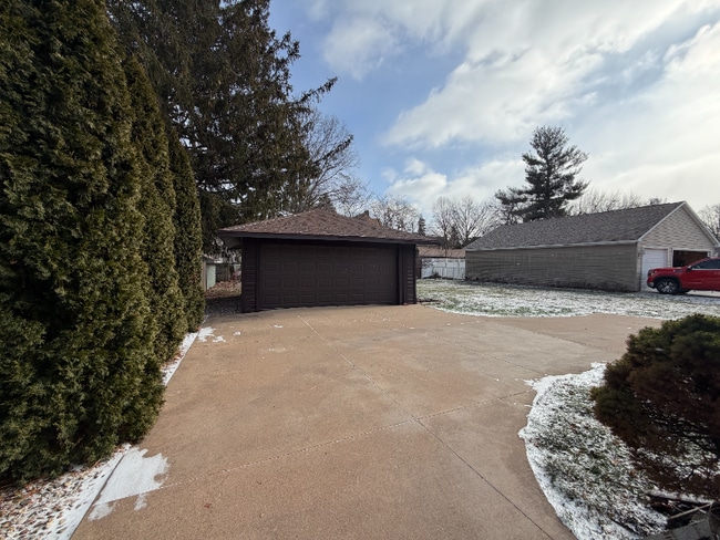 Foto del edificio - 1155 N Cherry St