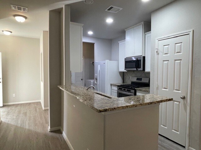 Foto del edificio - 156 Camelot Pl Ct