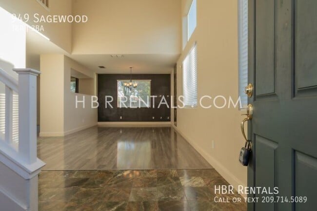Building Photo - 949 Sagewood-