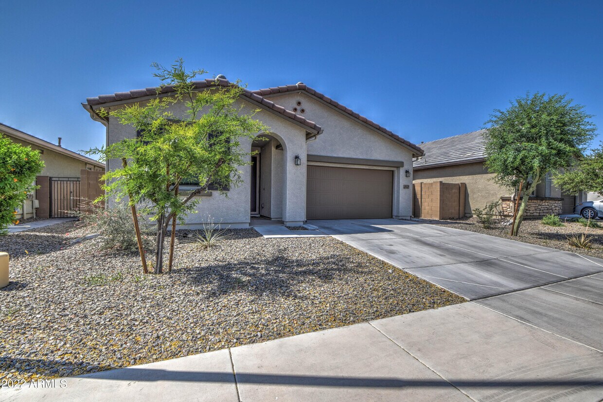 Primary Photo - 8529 W Fleetwood Ln