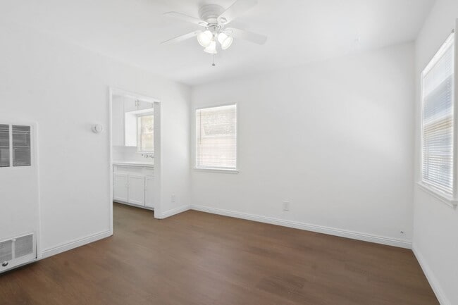 Building Photo - Charming Triplex Unit in Historic Rose Park