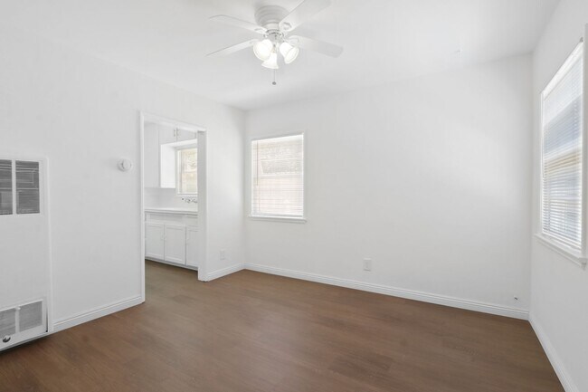 Foto del edificio - Charming Triplex Unit in Historic Rose Park